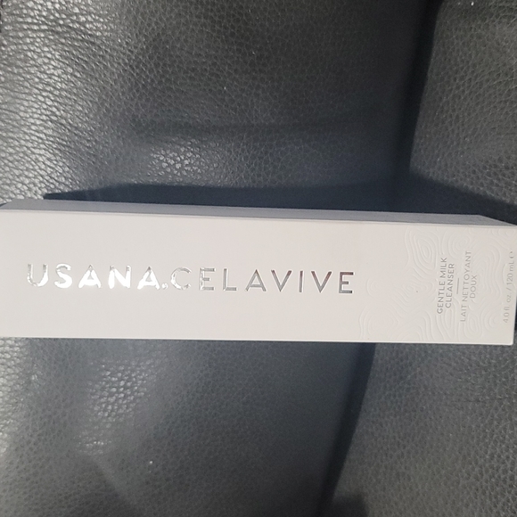 USANA Celavive Conditioning Makeup Remover NWT, Usana Celavive Gentle Milk Clean - Picture 2 of 4